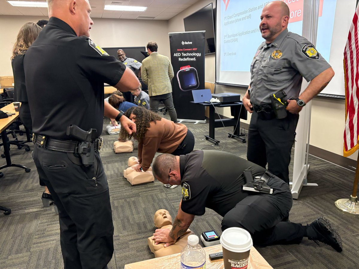AviveSolutions's tweet image. Avive hosted a Tactical Medical Activation in Asheville, NC, uniting 4 law enforcement agencies for training led by Dr. Stephen Powell. The course emphasized high-quality CPR, AED integration, and tactical care to improve first responder effectiveness. avive.life/law-enforcement