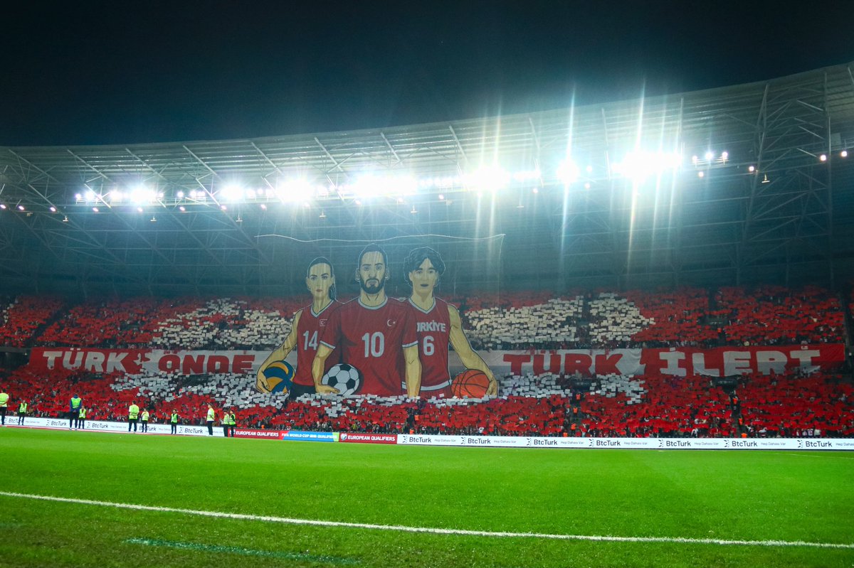 Dünya Kupası Eleme Grubu maçında Gürcistan’ı da mağlup ettik ve Dünya Kupası finallerine bir adım daha yaklaştık. 

Tebrikler #BizimÇocuklar
Sizlerle gurur duyuyoruz🇹🇷
Türk önde Türk ileri
#millitakım