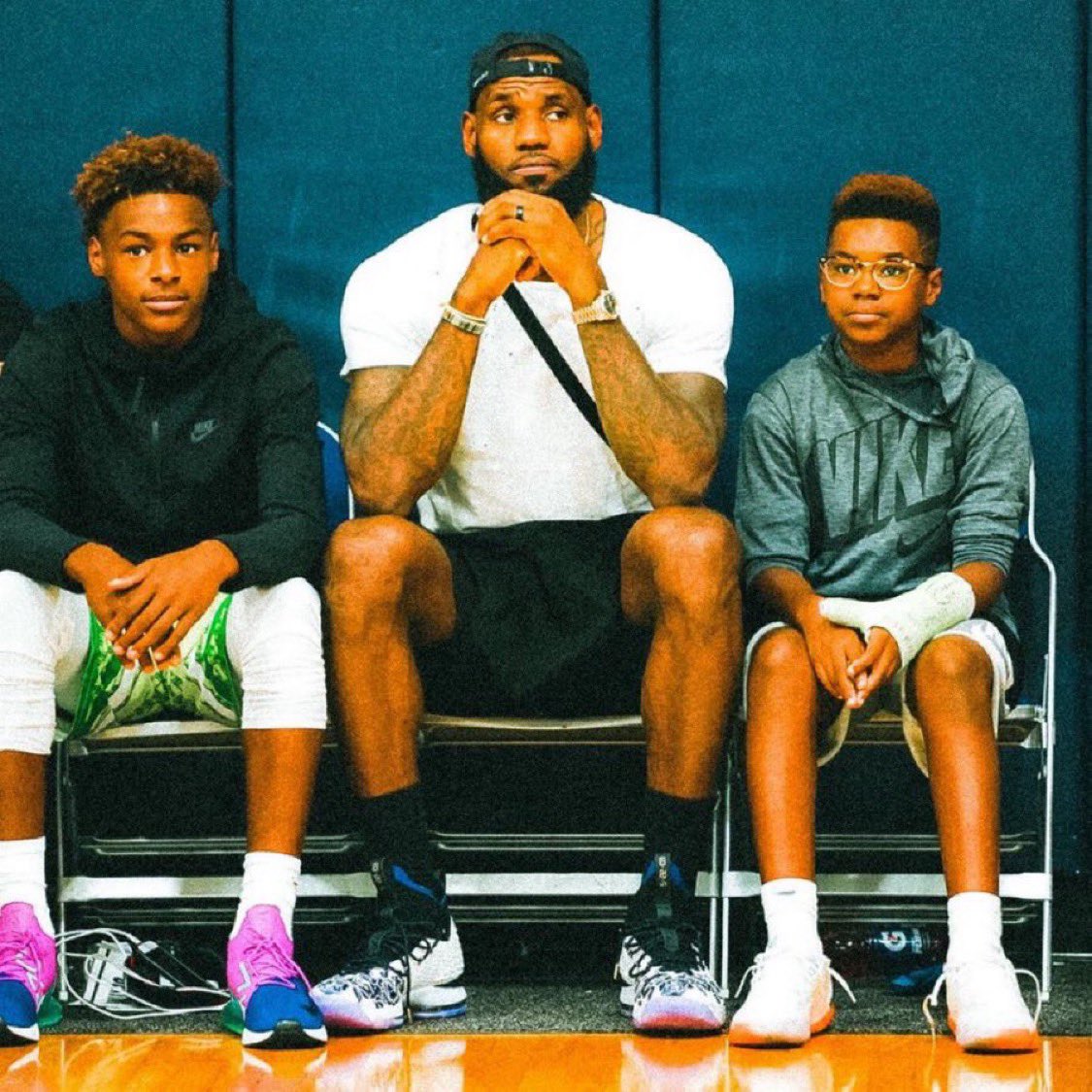 Hoopss's tweet image. -No scandals 
-No drama 
-No talking bad about other players 
-Amazing father 
-23 years of greatness 

And people still find a way to hate on LeBron. It’s a crazy world