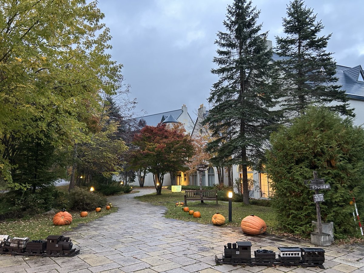 おはようございます。              　　　　　　　　　　　　　　                                        今朝６時頃の気温は７℃。           
昨日よりは気温が高い朝ですが、日中はあまり高くならないようです。

 #遠軽 #丸瀬布 #企業公式が毎朝地元の天気を言い合う