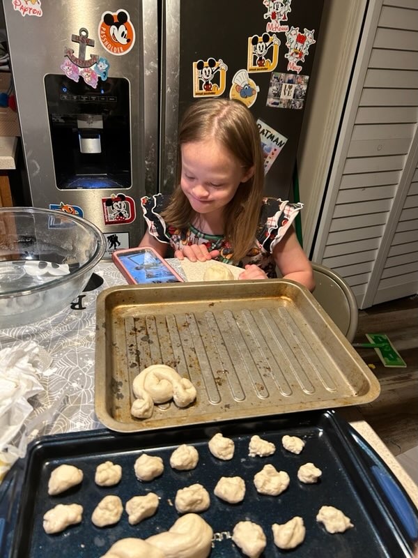 GarySiniseFound's tweet photo. Across the country, our families of fallen heroes rolled up their sleeves and got creative in their own kitchens during a virtual pretzel-making class. 🥨

From learning to knead dough to mastering the perfect twist, each family added their own flavor and creativity to the experience. 

Even miles apart, these families continue to remind us that connection and community can be found anywhere.