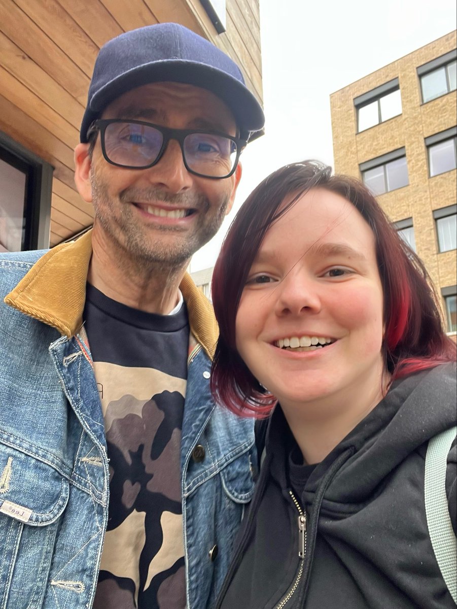 little_Idiot___'s tweet image. Reposting it on here again cause my other post got deleted 💀🙏
4 hours before it happened my Father literally said “You have a higher chance to meet one of your teachers here than to meet David Tennant”
#DavidTennant #justmyluck