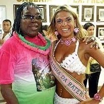 vascaindio's tweet image. Os gresilenses caindo no pau com meio mundo pra defender seu samba ruim e os mangueirenses caindo no pau entre si por causa de seu samba ruim, amo nossa contenda particular