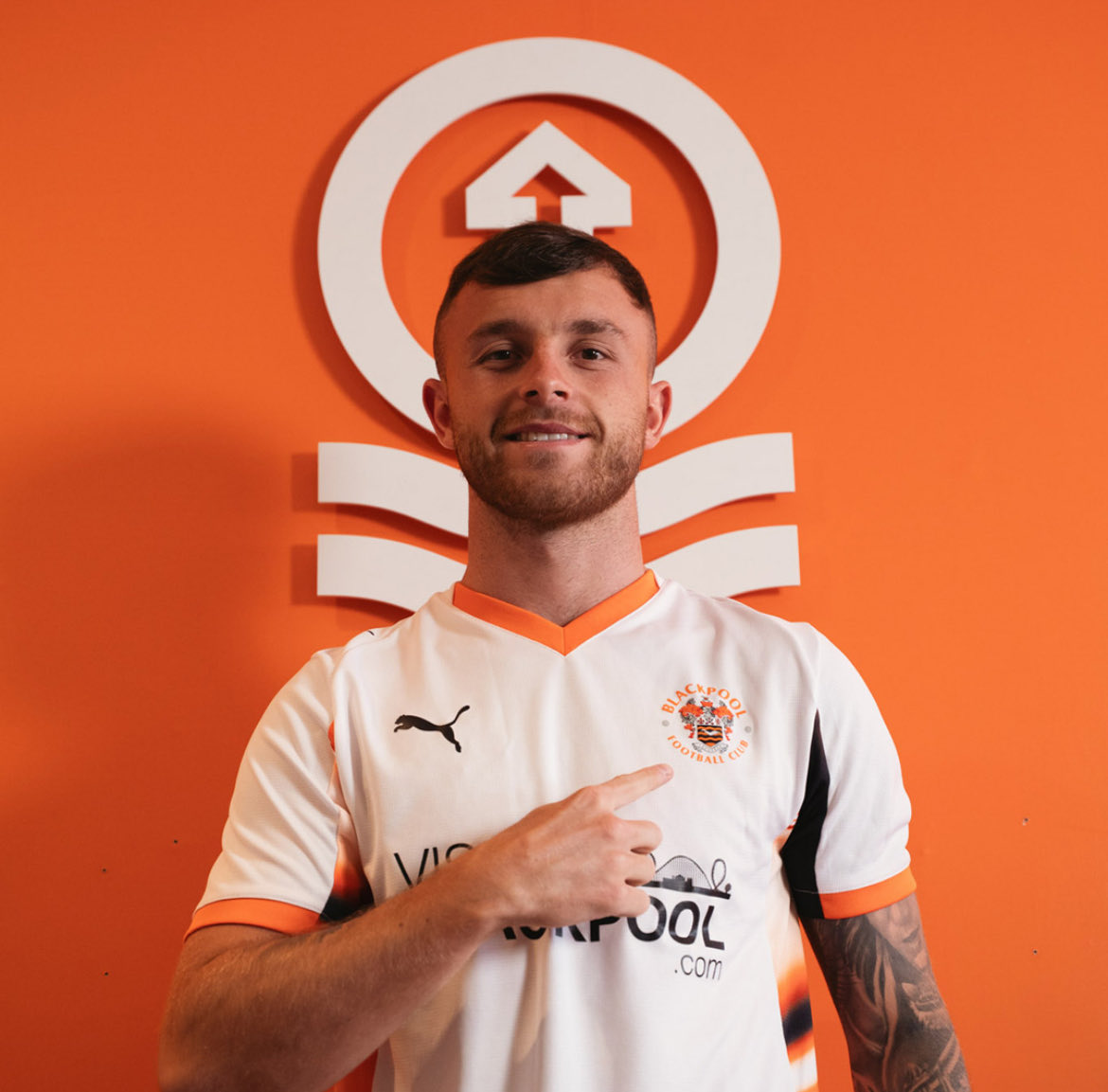 AnythingBFC's tweet image. 🚨𝐌𝐀𝐉𝐎𝐑 𝐁𝐑𝐄𝐀𝐊𝐈𝐍𝐆: Dale Taylor has suffered a very bad Hamstring tear and will be out for months.🤕

In other news Hayden Coulson has fractured his arm and will be out for 2-3 weeks. 

More awful news.

Speedy recovery @DaleTaylor92 🙏

#utmp | #blackpoolfc | #efl