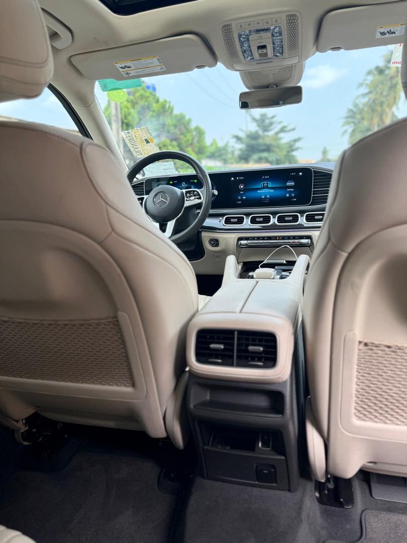 <a href="/Kinglamarr___/">Lamarr</a> I have this GLE350 2020 model up for sale!!! 
fully loaded with: AMG Exterior Package
Burmester Surround Sound
Heated &amp; Cooling Seats + Cup Holders
To 360° Camera + Self Parking
Driver Assistance Package
Wireless Charging
21" Premium Alloy Wheels

92m asking 
Slightly negotiable