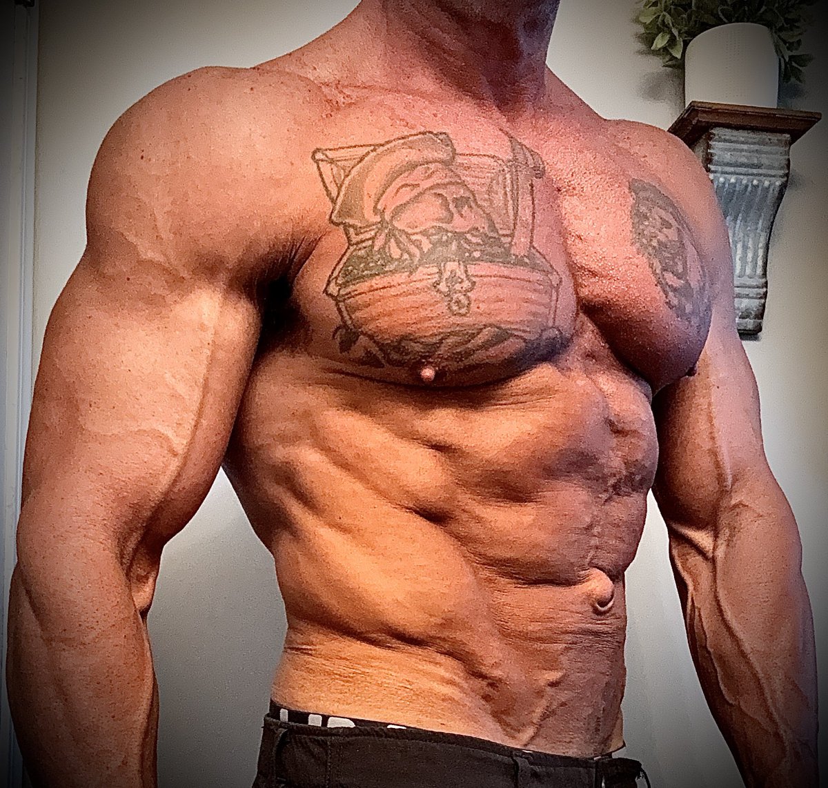 dennisearl75's tweet photo. 4 weeks out.
The focus is razor sharp, the grind is real, and the goal is closer than ever. Every rep, every meal, every ounce of effort counts from here on out.
#NPCMonstaClassic #ClassicPhysique #FitOver50 #Bodybuilding #4WeeksOut https://t.co/e8dMEgU3gp
