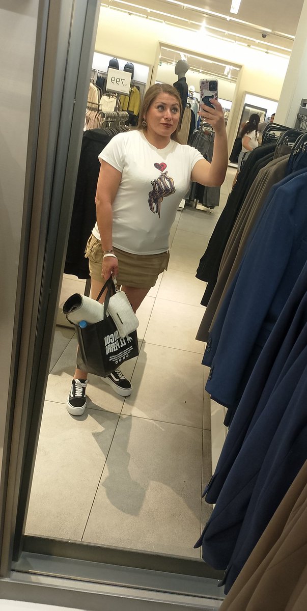 Pues seguimos  de festejó.... 🎊🎉🍻🎁
Muchas gracias por la invitación!!  
#comidadeli  #mariscos #cervezas #regalos