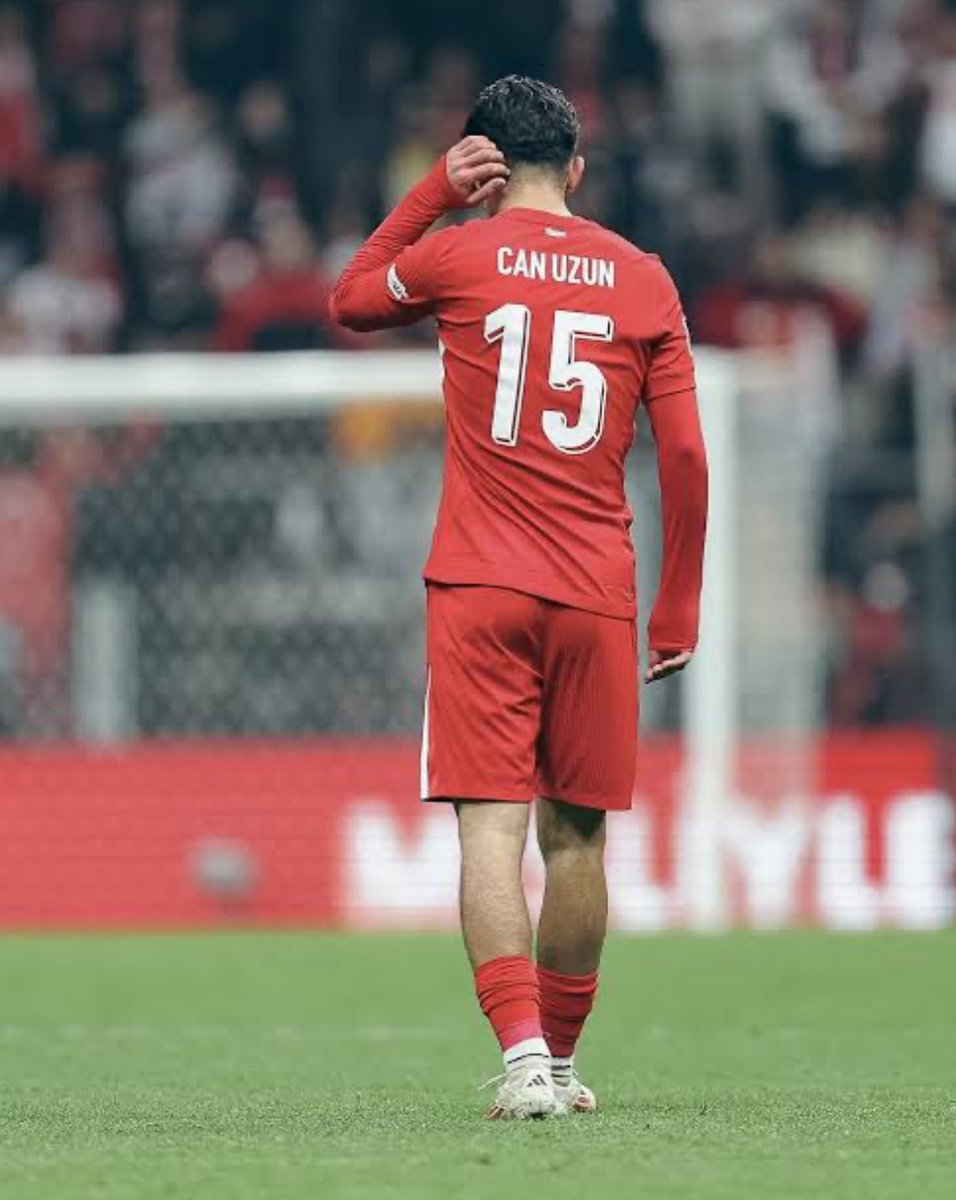 Almanya Milli Takımı Can Uzun’u istiyordu ama o Türkiye’yi seçti. 🇹🇷

Henüz 21 yaş altı ve 4 resmî maça çıkmadığı için, FIFA kuralları gereği hâlâ Almanya’yı seçme hakkı var!

Montella hâlâ onu oynatmıyor…

Böyle bir yeteneği kazanmamak, ülke futboluna ihanettir.