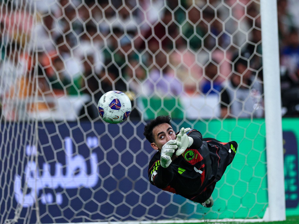 jlaad5's tweet image. نواف العقيدي منتج سعودي ما يحتاج ياخذ درس ذوده عن منتخب بلاده من حارس مغربي ..
مرجلة السعودية ظهرت في تصدي نواف حين يحتاجهم الوطن.