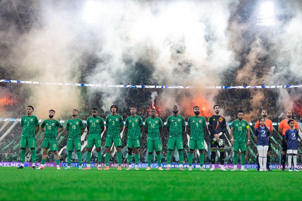 نبارك لمولاي خادم الحرمين الشريفين ولسمو سيدي ولي العهد -حفظهم الله- ولسمو وزير الرياضة وإلى الشعب السعودي النبيل تأهل #المنتخب_السعودي إلى نهائيات #كأس_العالم2026 مبروك للوطن وشكراً لصقور الأخضر 🇸🇦 🇸🇦