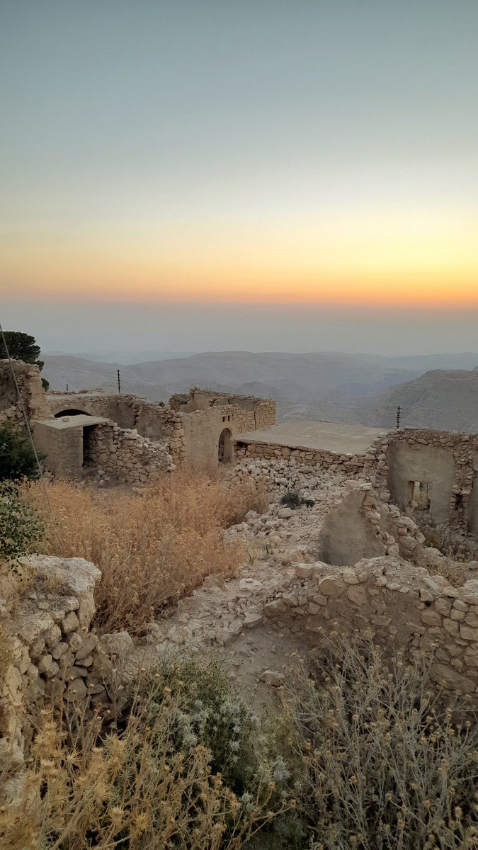 في وداع الراحلين الف غصة الف حكاية الف الف ألم....
#تصبحون_على_ما_تتمنون