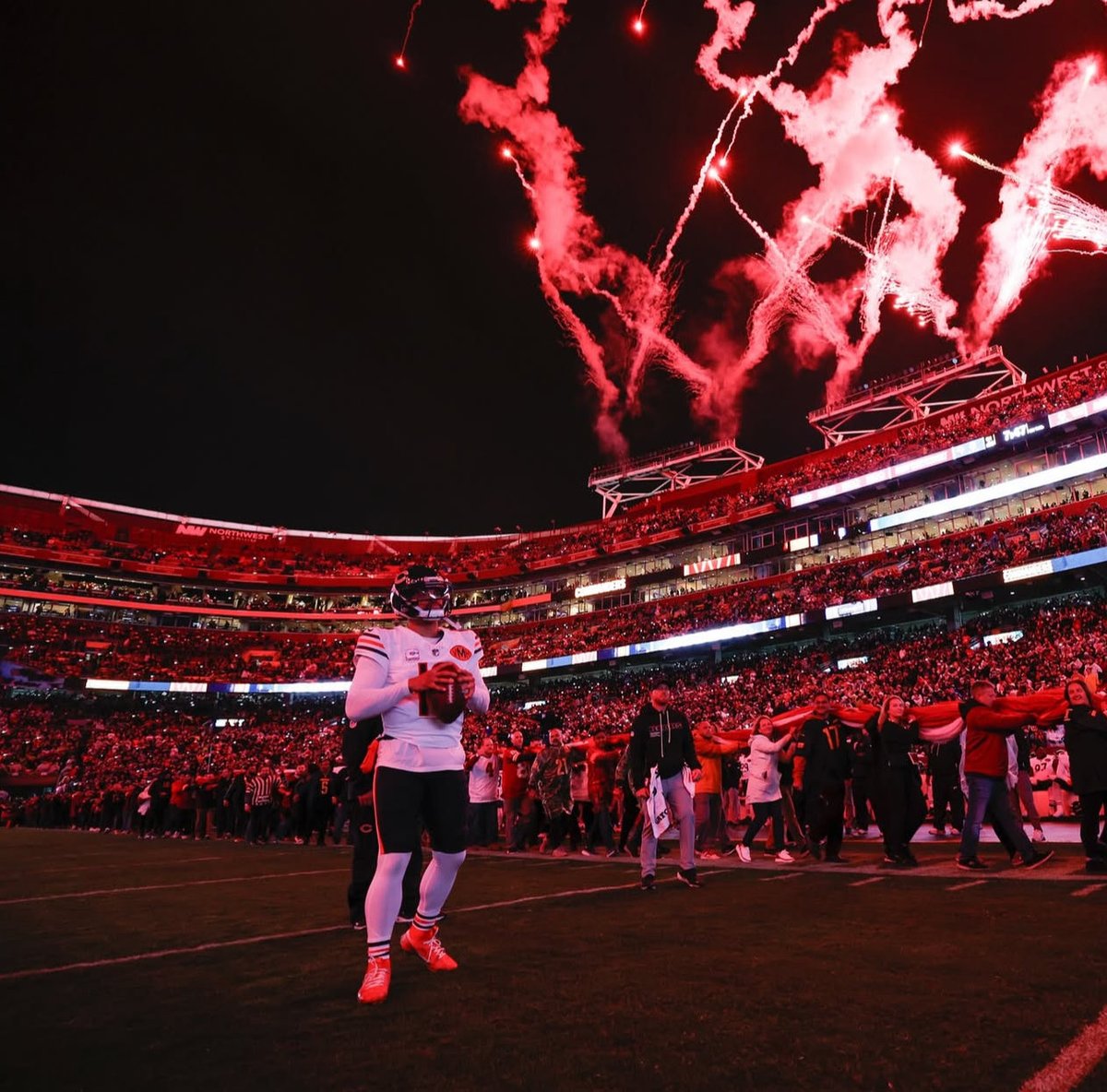 This photo of Bears QB Caleb Williams is 🔥
