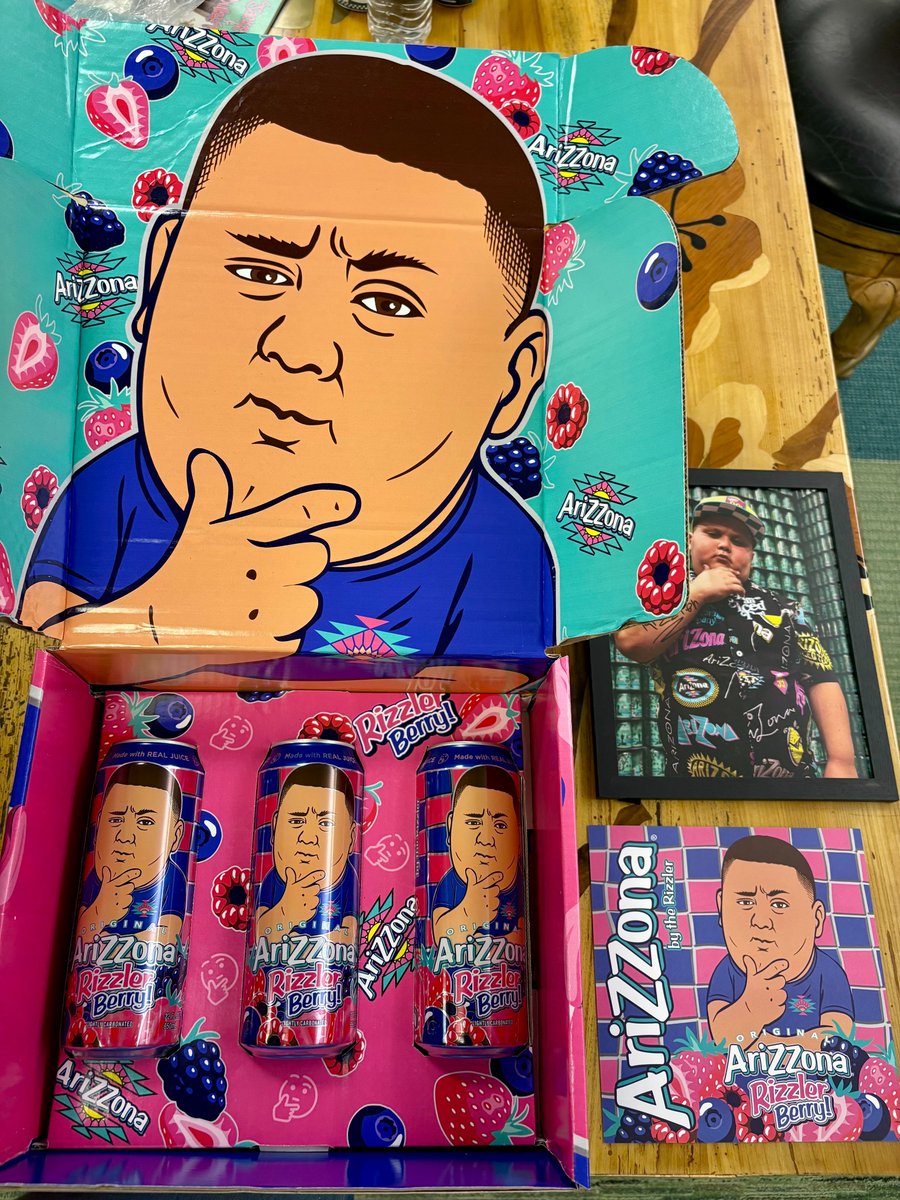 DrinkAriZona's tweet image. we found an extra Rizzler Berry pr box, does anybody want it?
repost / quote with #AriZZona for a chance to score