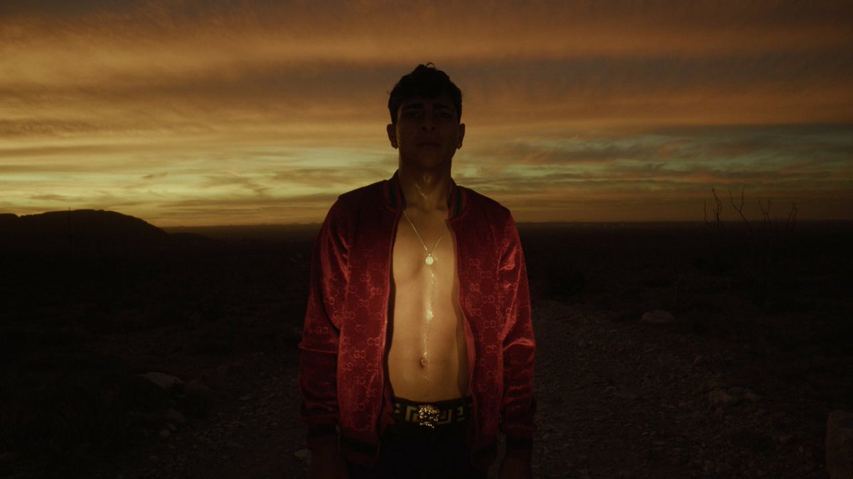 paco_ml's tweet photo. #EnElCamino es un road movie de traileros lleno de violencia, ultraerotizado y con luces intensas que sirven para sumirnos en las realidades de sus protagonistas. Vibrante y lleno de tensión, con una puesta en cámara genial. Víctor Prieto y Osvaldo Sánchez hacen una dupla inmensa https://t.co/eMB5FZUqlV
