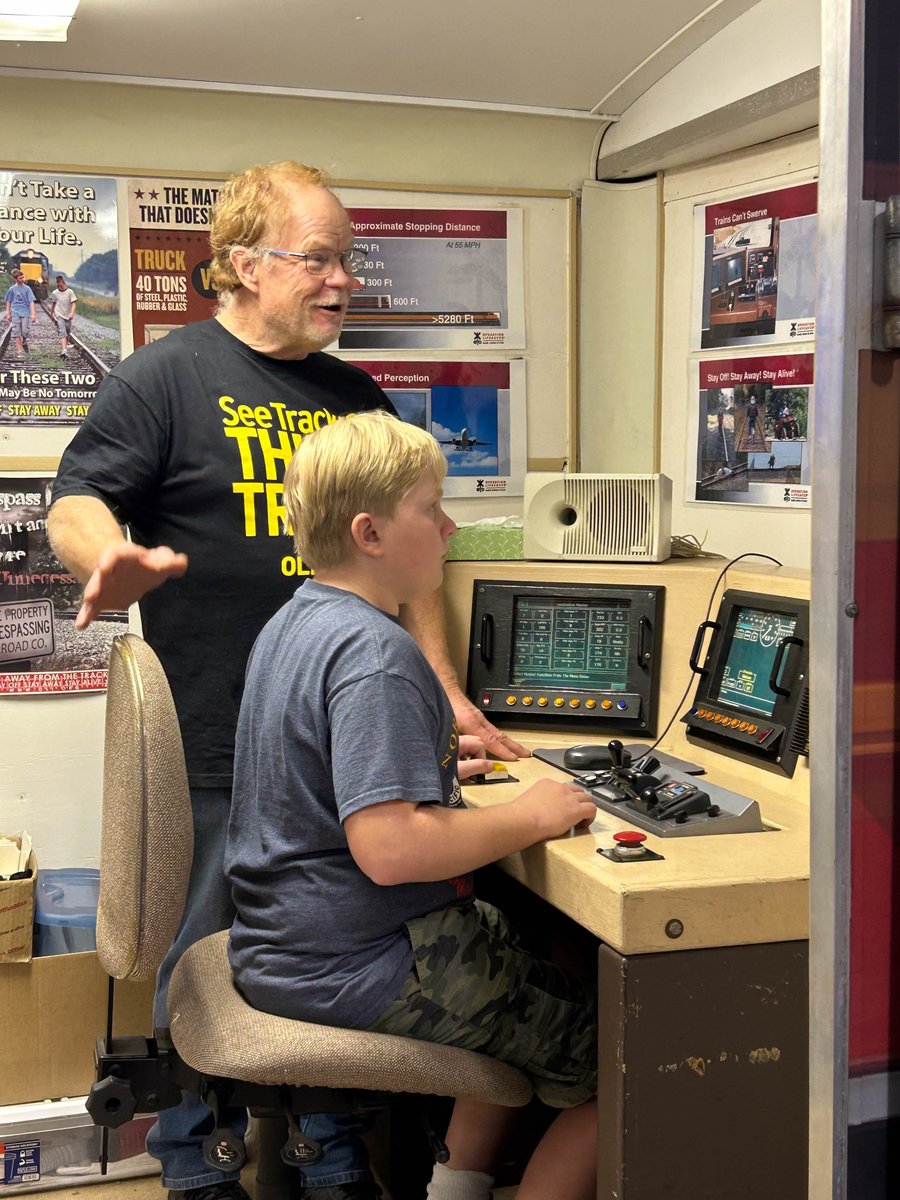 On Sunday, we went to the River City Modelers Model Train Show in Spokane. Thank you to Bill, David, and Glen for sharing rail safety tips with visitors and helping folks with the train simulator!

#SeeTracksThinkTrain #ModelTrains #RailFans