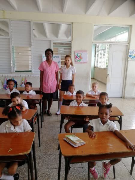 Con entusiasmo nuestras estudiantes de 1er año de la especialidad Educador de la Primera Infancia se incorporan a su sistema práctico docente en la familiarización.Por Primera vez en las instituciones infantiles del municipio Santiago #CubaMined #dpgstgo