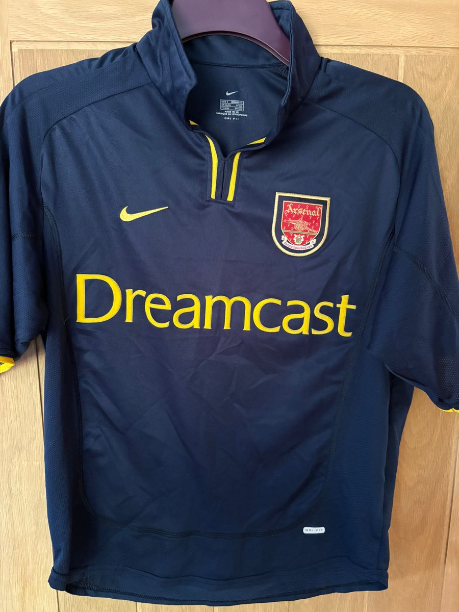 Josh_Russ10's tweet image. Selling this beauty. Arsenal 2000-01 third shirt. Open to offers. #AFC #Arsenal