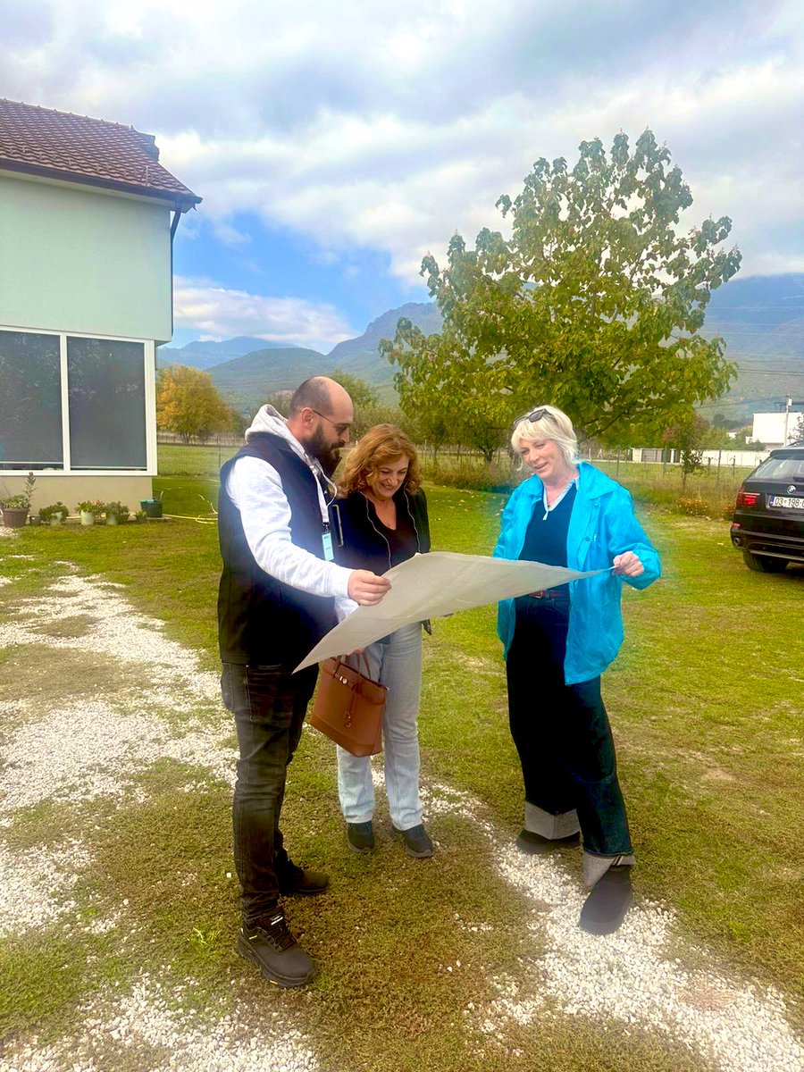 UNICEFKosovo's tweet image. Ms. Shqipe Bruqi from the Ministry of Education visited📍Deçan to see the work of the #MICS team.
By being on the ground, partners gain a deeper understanding of the challenges communities face &amp;amp; the importance of accurate data for better policies.
Data #foreverychild
