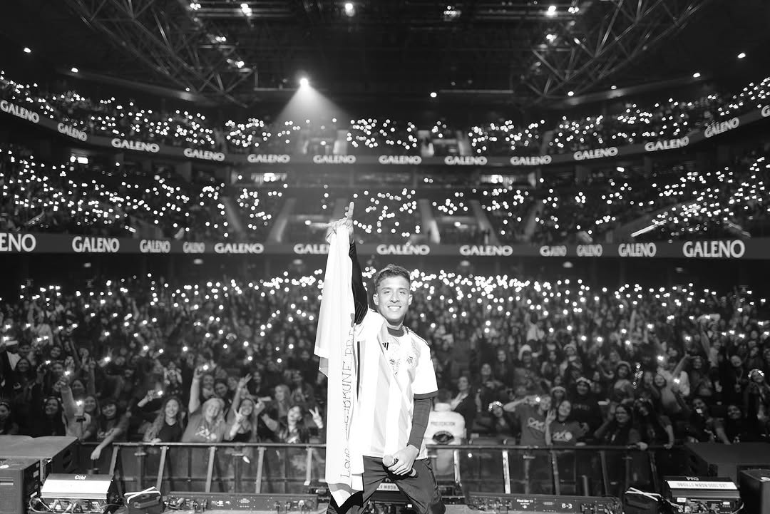 Vota si queres que se renueve esta foto 
#AronenelGranRex
instagram.com/p/DPwY5b3Dreq/…