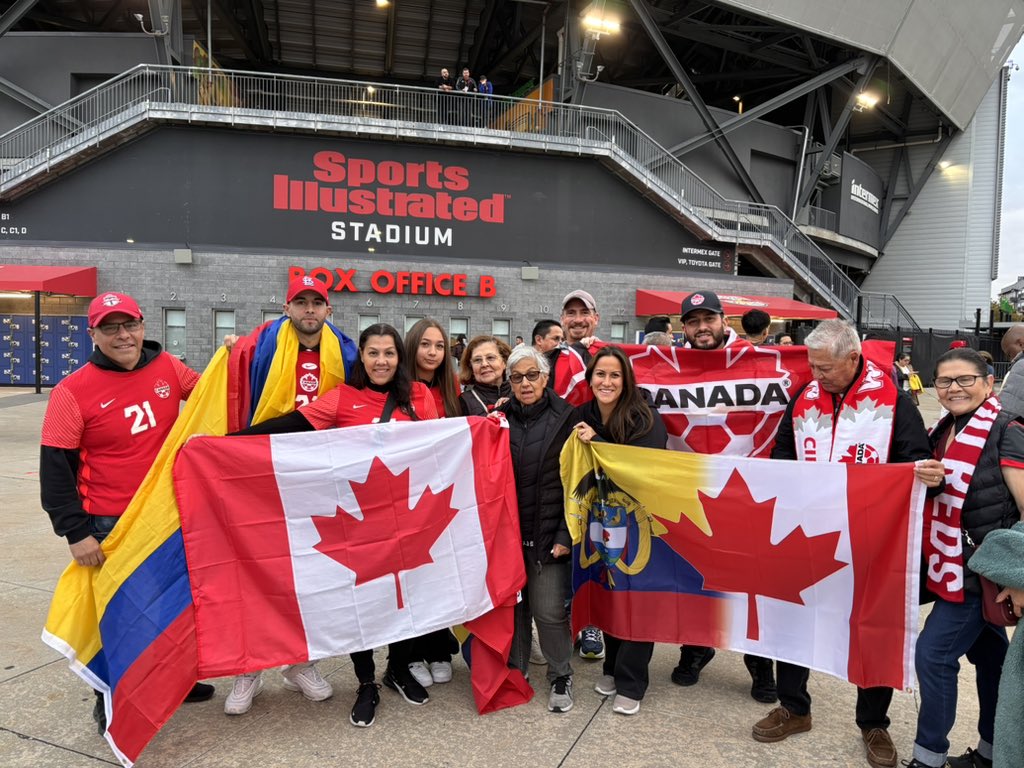 BenSteiner00's tweet photo. 🇨🇦🇨🇴The Osorio Family!

A special night for the Colombian-Canadians, and his grandfather says he wants a draw.

His mom? A #CanMNT win — “of course, I want my son to win!” https://t.co/YO2uycx5Oh