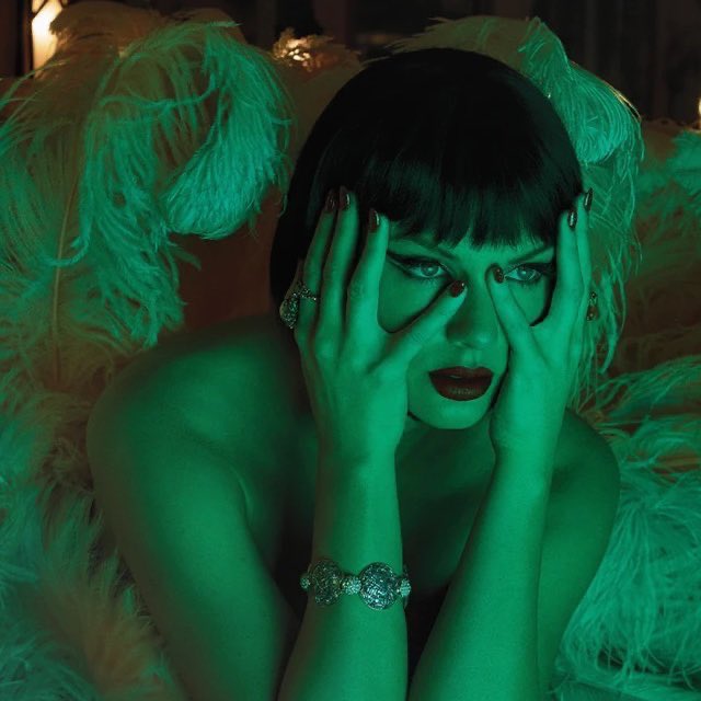 ‘The Life of a Showgirl’ by Taylor Swift is projected to spend a second week at #1 in the US with 345K units (110K pure sales), <a href="/HITSDD/">HITS</a> reports.