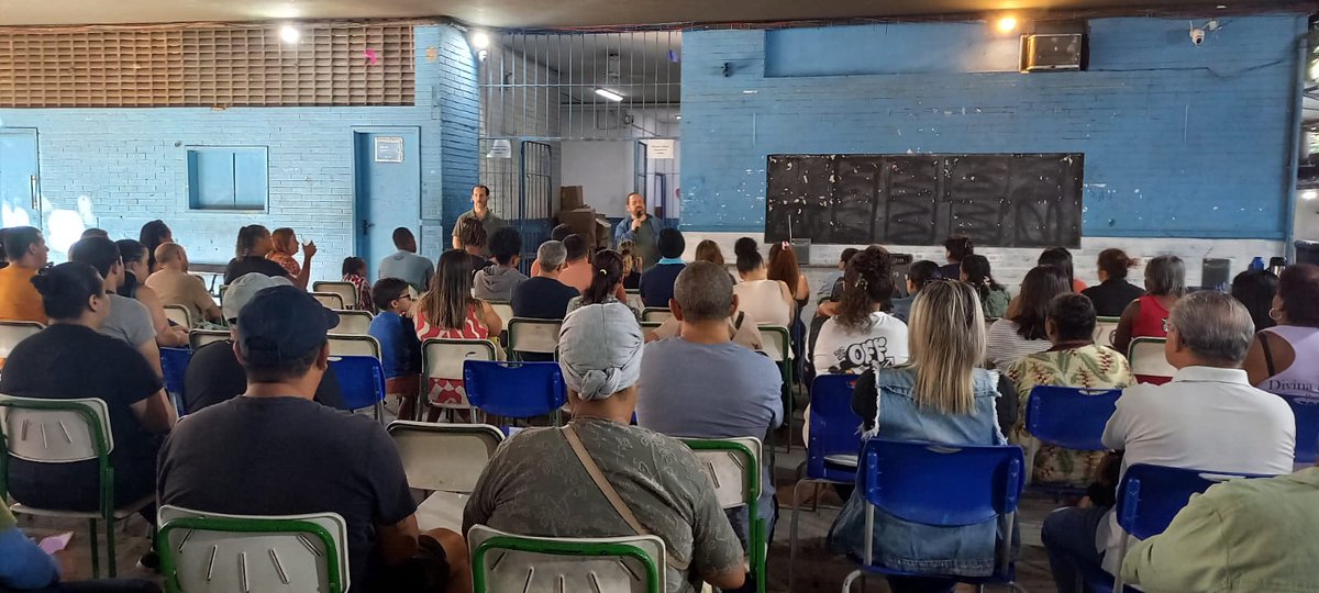 CEIAAOficial's tweet photo. Entre os dias 30 de setembro e 02 de outubro, ocorreram as reuniões de responsáveis das diferentes turmas, séries e modalidades de ensino. 
Os responsáveis foram orientados a respeito de diversos assuntos fundamentais nesta reta final do ano letivo. https://t.co/dxLsVUCKLS