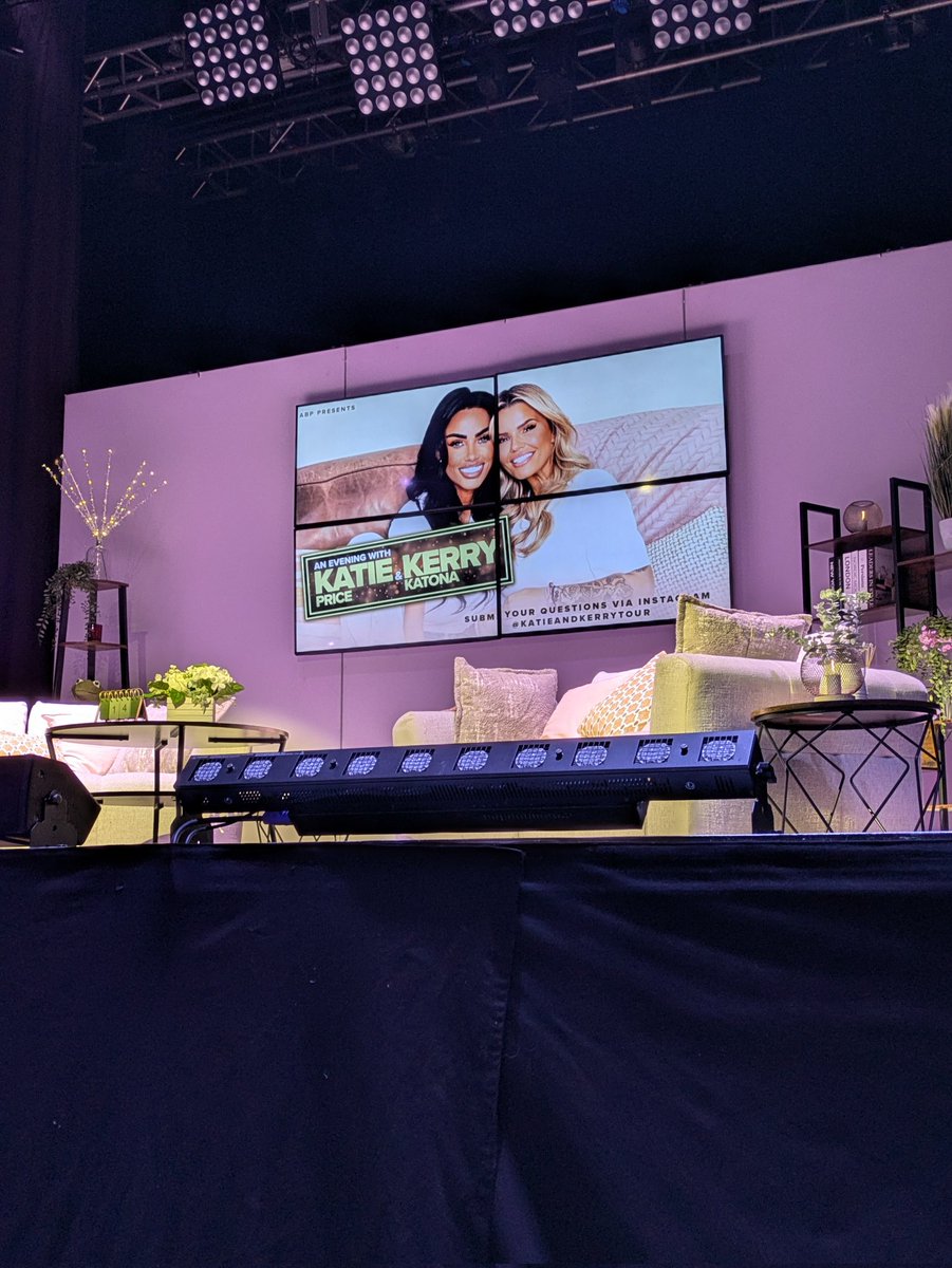 So lovely to meet you both tonight <a href="/KatiePrice/">Katie Price</a> <a href="/KerryKatona7/">Kerry Katona</a>  a brilliant night both amazing women lots of love 💋 x