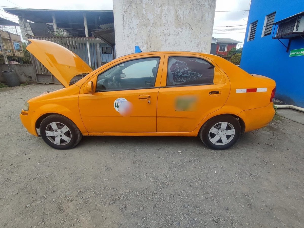 🚨 #LaTroncal Dos ciudadanos fueron aprehendidos por presunta tenencia y porte ilegal de arma de fuego. Durante el operativo, la Policía Judicial incautó un taxi, una pistola, tres cartuchos, $240 en efectivo y dos celulares
Uno de ellos registra antecedentes por el mismo delito