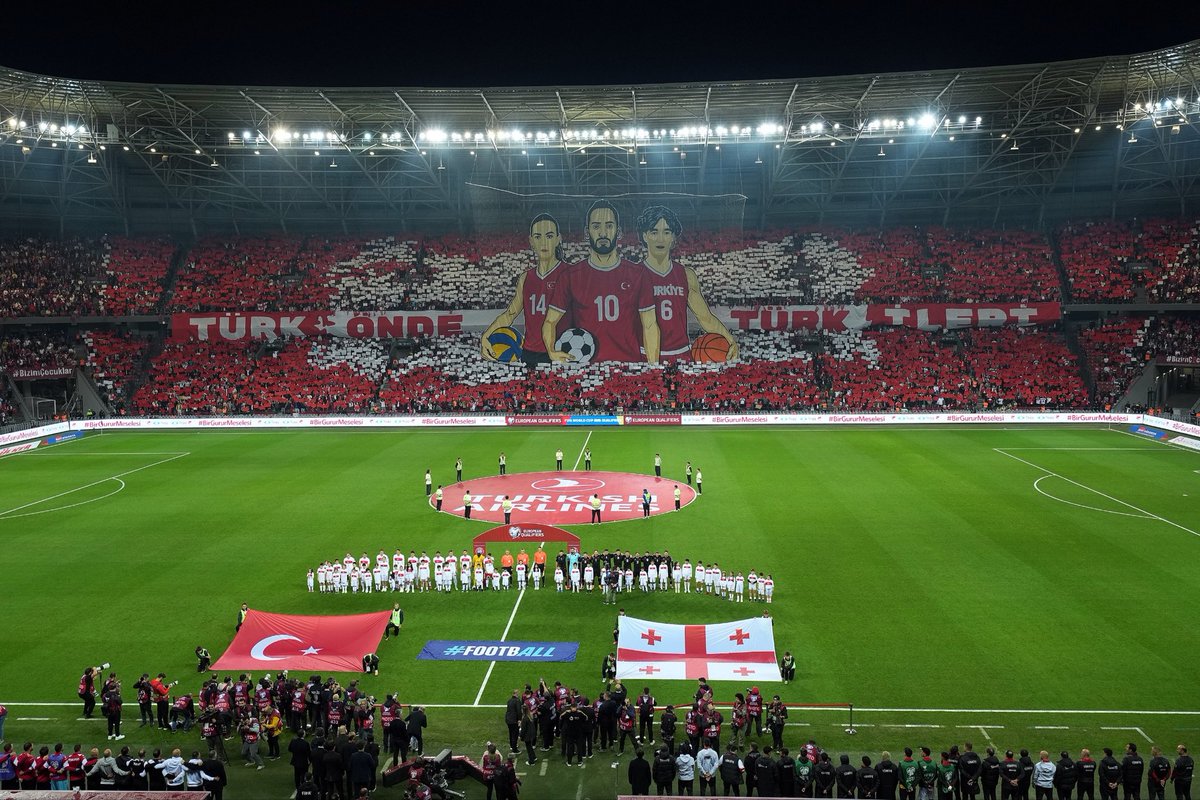 MilliTakimlar's tweet photo. İyi geceler. 🤩

#BizimÇocuklar 🇹🇷 https://t.co/Enm0nVUpwy