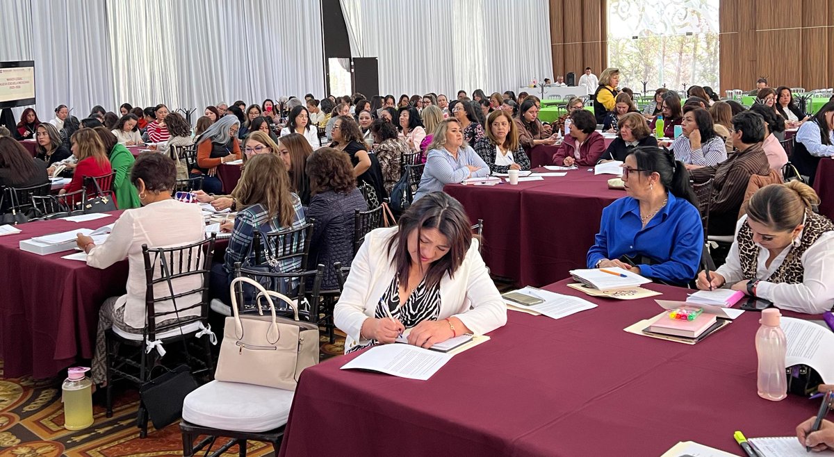 SEPHidalgo's tweet image. La #SEPH puso en marcha un ciclo de conferencias dirigido a personal directivo y de supervisión del nivel preescolar, con el propósito de fortalecer las prácticas educativas y actualizar los conocimientos sobre la normatividad de la Nueva Escuela Mexicana. 📚✨
Esta iniciativa,…