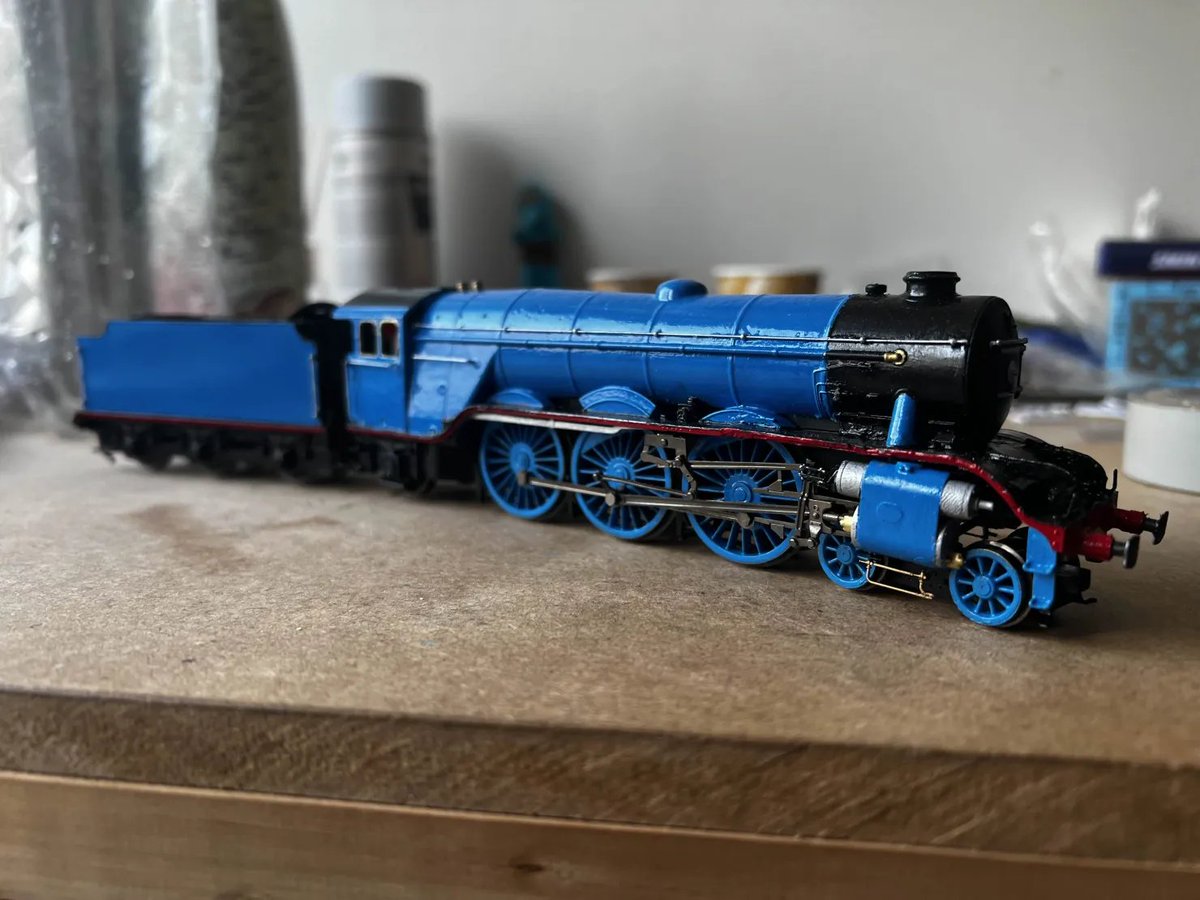 I began this guy back in Febuary and I still haven't finished him, but imma show off what I have of him!

I INTRODUCE YOU ALL TO MY OO SCALE RWS GORDON!!!

(Process thread below)