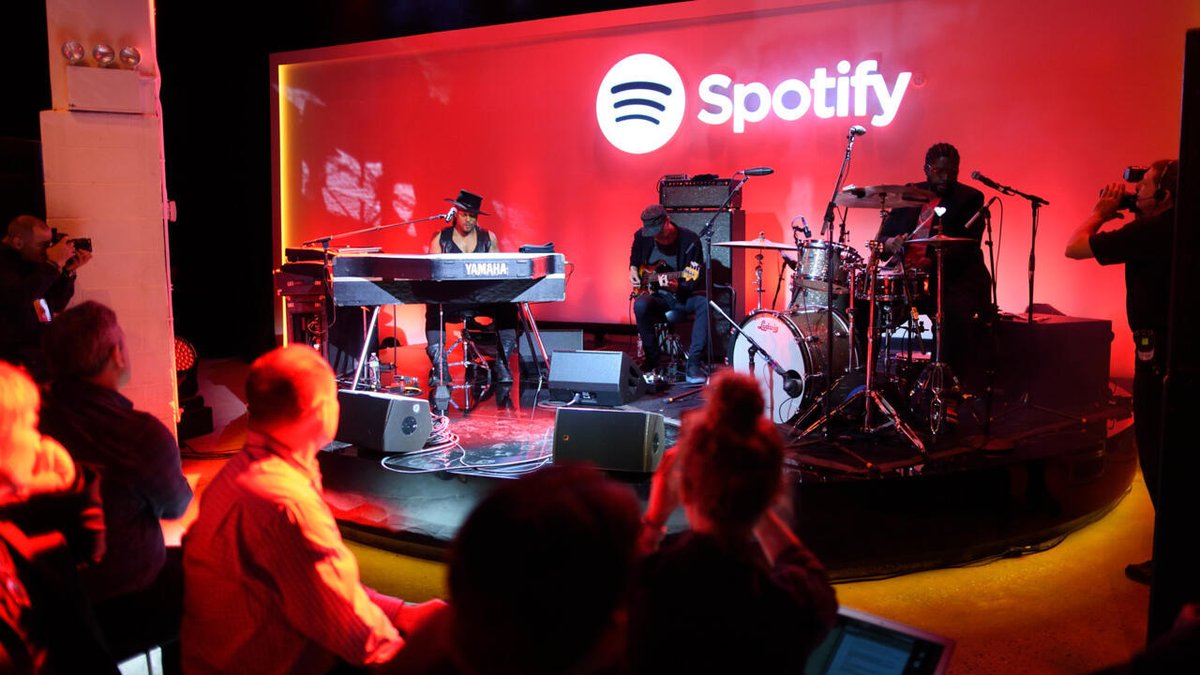 Le chanteur américain D'Angelo, pape de la néo-soul, est mort à l'âge de 51 ans f24.my/BUzK.x