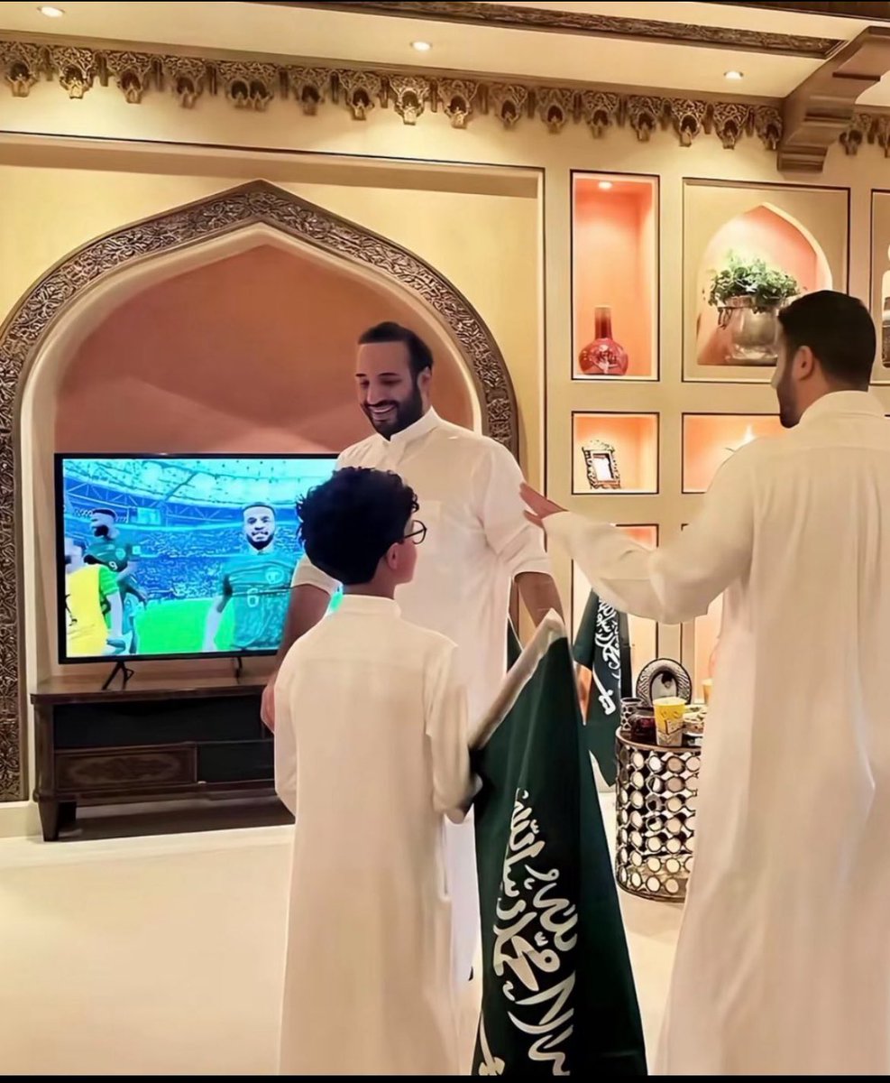 ألف مبروك لقيادتنا وللشعب السعودي تأهل الأخضر إلى كأس العالم 2026.
إنجاز يُمثّل روح الوطن، ويعكس عزيمة أبنائه الذين لا يعرفون المستحيل 🇸🇦

#الأخضر_إلى_كأس_العالم_2026