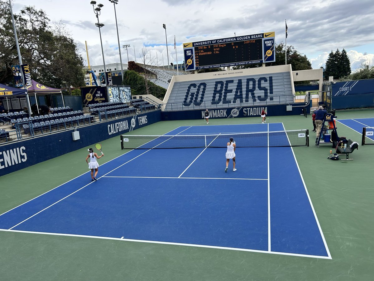 The doubles finalists are warming up. The winner of the doubles final qualifies for the NCAA Doubles Championship, while both singles finalists have already qualified for the NCAA Singles Championship #ITAregionals