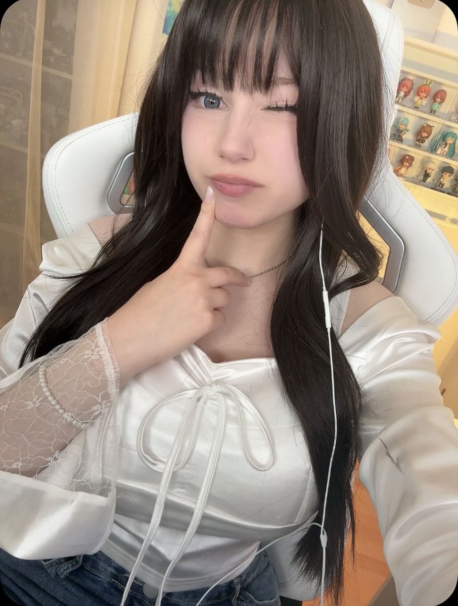 Live again!! 🫶🏻 chatting &amp; playing Fnaf sister location (and hopefully finish it today 💀) twitch.tv/upminaa