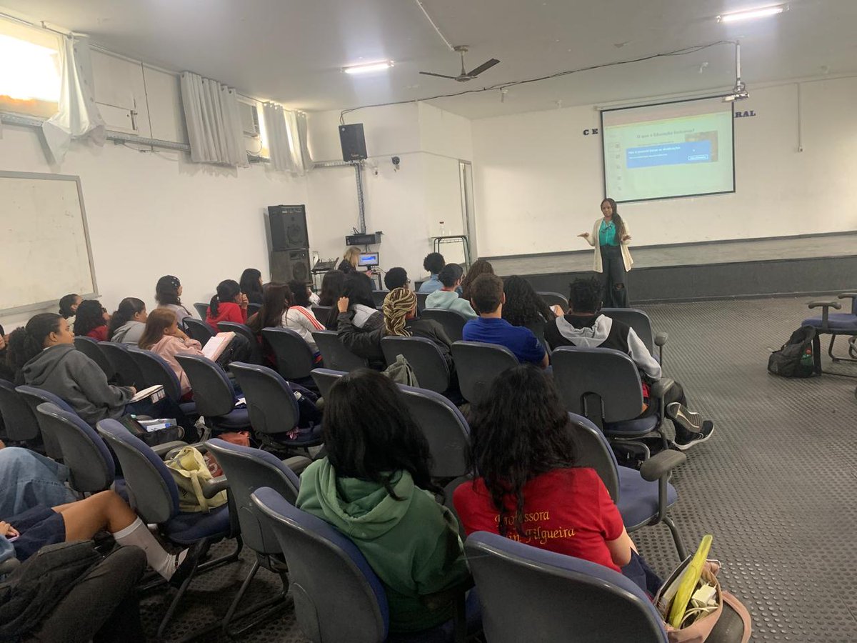 CEIAAOficial's tweet photo. Em 8 de outubro, as turmas CN3002 e CN3003 participaram do evento Troca de Saberes sobre Educação Especial e Inclusiva, no CEIAA. A atividade contou com a participação de convidados especiais. 
Professora responsável: Bernadete Crispim https://t.co/V1NTI6fgbE