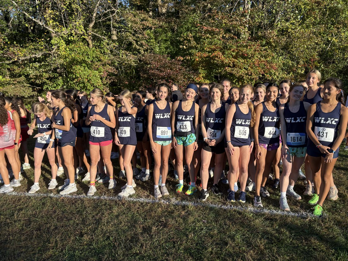 Girls ready to go at Burke Lake Jamboree! Go WLXC! <a href="/WLHSAthletics/">Generals</a>
