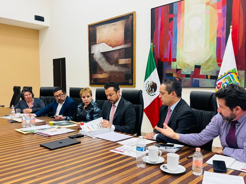 La planeación y la transparencia son la base de los buenos resultados. ✅️

En la Coordinación de Gabinete sostuvimos una reunión de trabajo  con el subsecretario Ramón Montes, de la <a href="/SPFAGobPue/">Secretaría de Planeación Finanzas</a> , y con el titular de la <a href="/BuenGobiernoPue/">Secretaría Anticorrupción y Buen Gobierno</a>, <a href="/alespidio/">Alejandro Espidio</a>, para avanzar en la revisión y