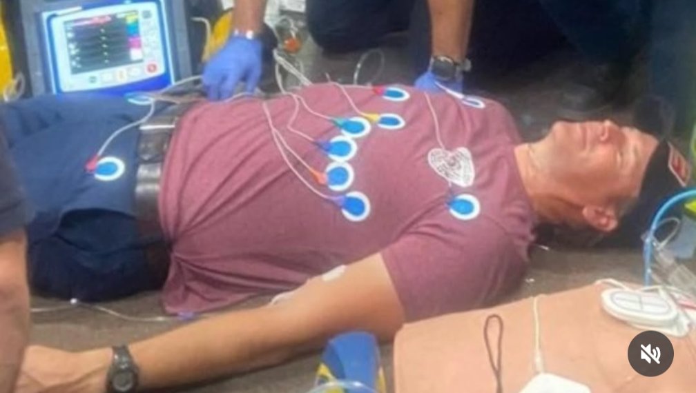 lesperlesdu15's tweet photo. Rare photo d'un pompier faisant un ECG https://t.co/BsfdNFCUnH