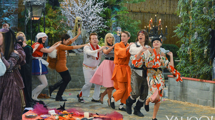 Disney_Wiki's tweet image. Today marks the 12th anniversary of the #KickinIt episode "Temple of Doom", written by Frank O. Wolff and directed by Bill Shea.
Milton is guarding the temple while the monks are away. Against his wishes the gang throws a Halloween party there but regrets it when he is possessed.