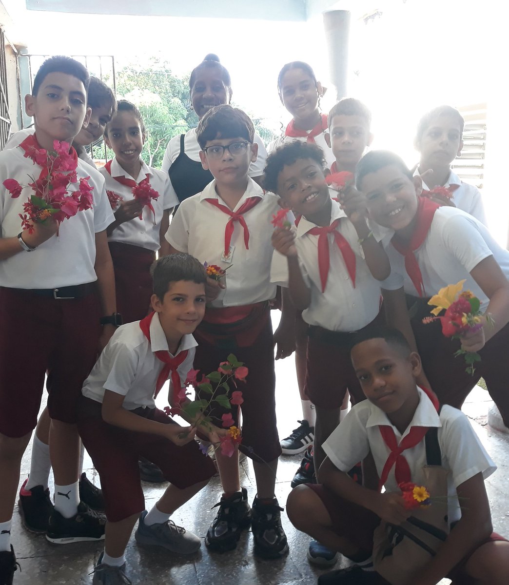 No solo debemos  enseñarles, si no que también debemos aprender de ellos. 
#EducacionGuanabacoa 
#SomosElegado 
#HorarHonra 
#ÑecoLaVanguardia