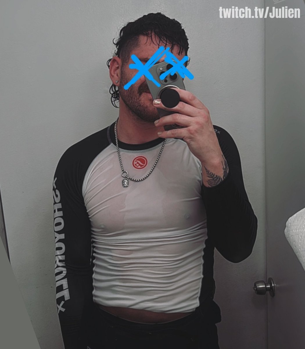 twitch_himbos's tweet image. SEVERELY gay for Julien