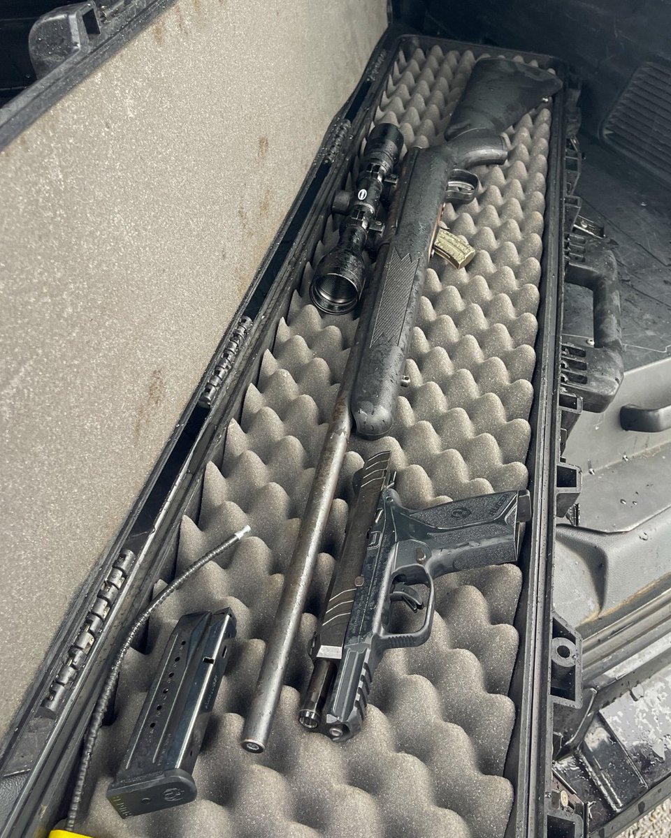 SanBernardinoPD's tweet photo. …A CROSSBOW!!!!

@SBPD_CHIEF 

#SBPD #NotInOurCity #SanBernardino #JoinSBPD https://t.co/o4DJlJUCrG