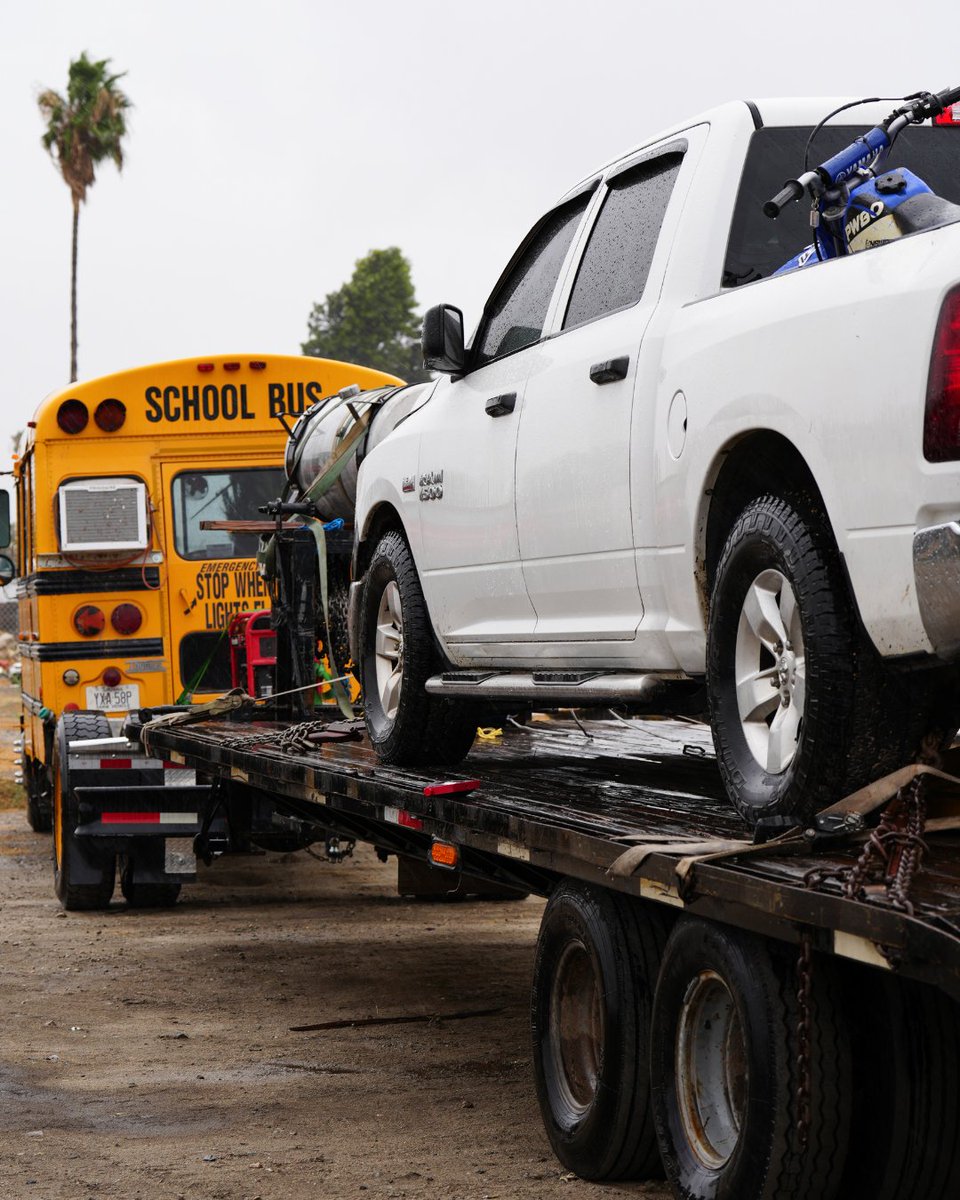 SanBernardinoPD's tweet photo. …A CROSSBOW!!!!

@SBPD_CHIEF 

#SBPD #NotInOurCity #SanBernardino #JoinSBPD https://t.co/o4DJlJUCrG