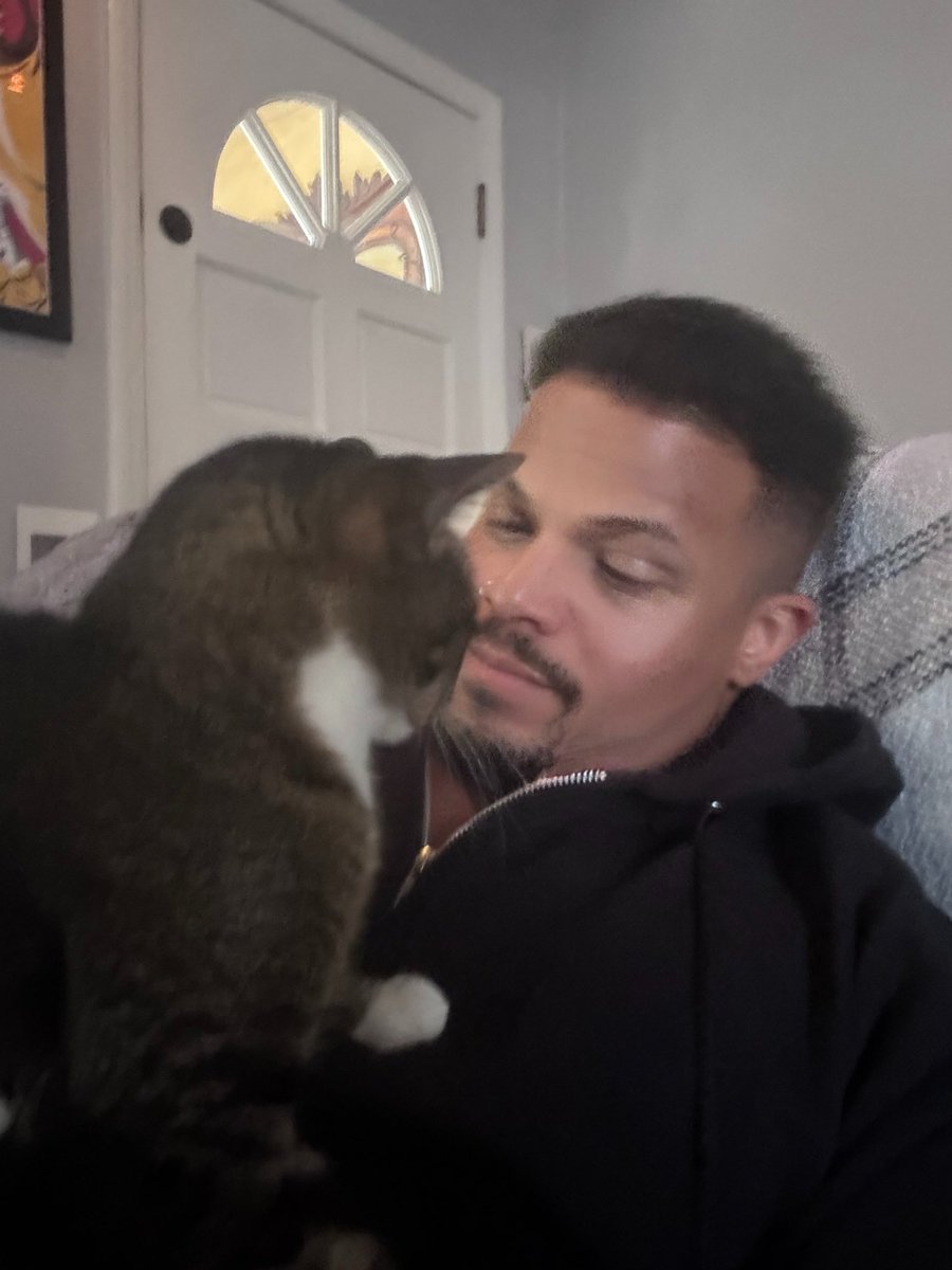 BeauDemayo's tweet image. See a lot of posts about cats lately and people complaining. It ain’t hard but it does take patience. Love cats on their terms. It’s about them; not you.  

Slowly and surely, over time, they will make you their person and then you’ll be annoyed that they won’t leave you alone…