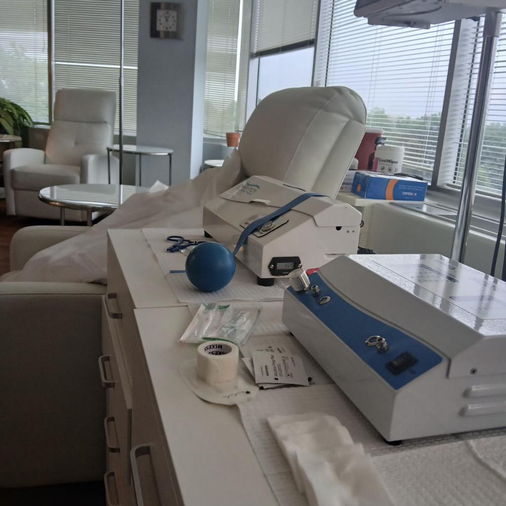 Msgrglobalunity's tweet photo. @AlexBerenson Would you include autohemotherapy as a form bloodletting?  I have only had 3 treatments and already see benefits. O3UVBI. https://t.co/COrzy1cWkX