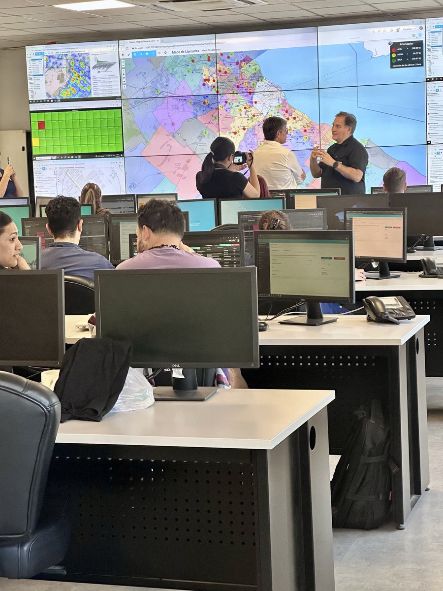 PREVENCIÓN DEL DELITO CON TECNOLOGÍA Y DATOS

Acompañé al ministro <a href="/JaviAlonsook/">Javier Alonso</a> a revisar los avances en materia de seguridad, en nuestra ciudad y en la Provincia. 

Los mapas de calor y el sistema multiagencia nos están permitiendo dar una respuesta más rápida y coordinada.