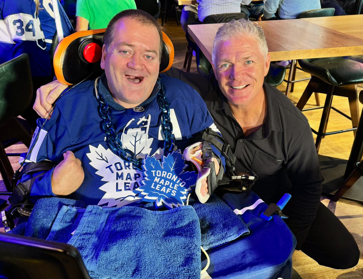 AndrewONielsen's tweet image. Great to see my bud @maydayhockey at @realsports before the game. Nice to meet @ryanlesliemedia there too! Love your social media stuff with the @MapleLeafs! #goLeafsgo #leafsnation #leafsforever