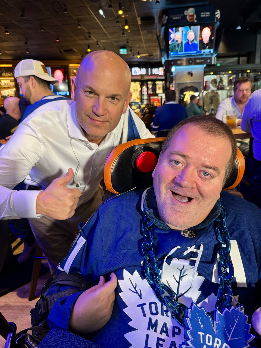 AndrewONielsen's tweet image. Great to see my bud @maydayhockey at @realsports before the game. Nice to meet @ryanlesliemedia there too! Love your social media stuff with the @MapleLeafs! #goLeafsgo #leafsnation #leafsforever