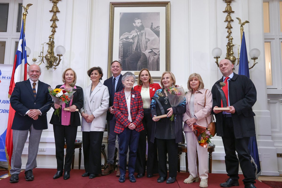 En el Día del Ministerio de Salud recordamos el importante seminario que realizamos junto a Fundación GIST Chile, donde reflexionamos sobre los cinco años de la Ley Nacional del Cáncer, en la que estuvieron presente destacados miembros del MINSAL. 👩🏻‍⚕️☝🏻

gist.cl/2025/10/14/en-…